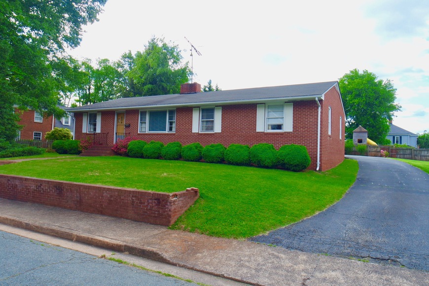 Well Built Brick 3 BR Home in the Town of Orange, VASELLS to the HIGHEST BIDDER!!