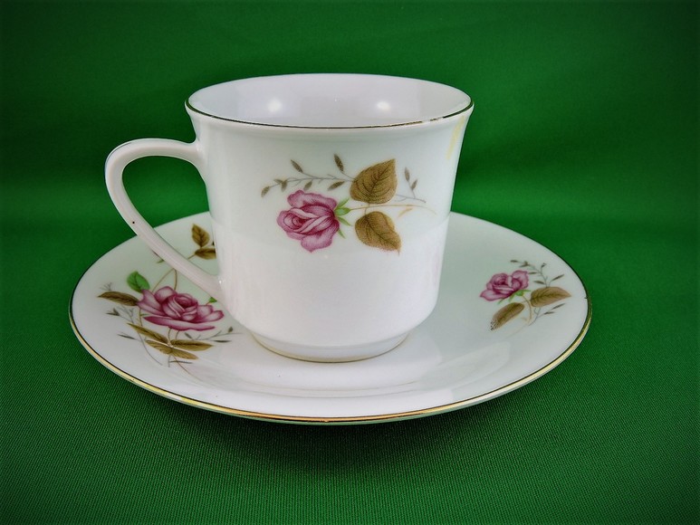 Image for TEA TIME DELICATE CHINA CUPS AND SAUCERS BRITISH JAPAN CHINA EUROPE