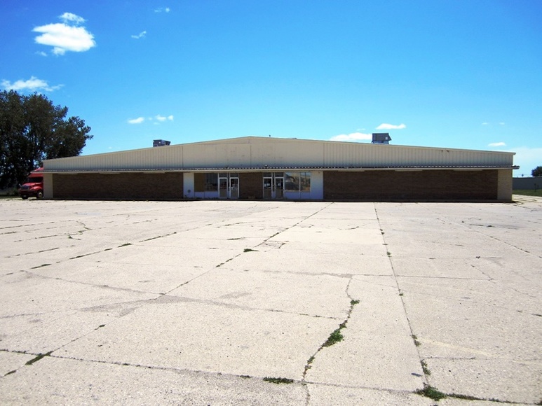 Auction Shopko Pamida Retail Grocery Store Estherville IA Emmet County