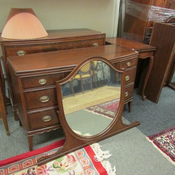 Image for Gallery/Estate and Train Auction: 10-12-17