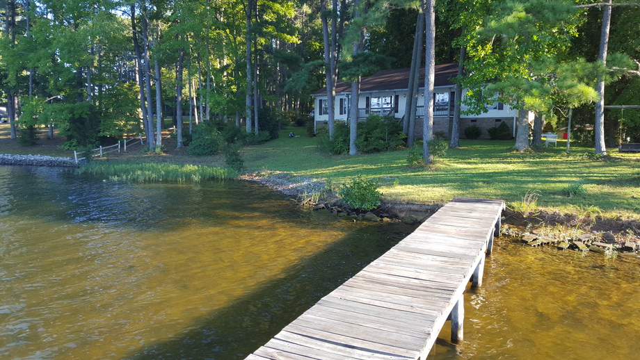 3 BR/2 BA Waterfront Home w/Pier, Dock & Boat House on Lake Gaston