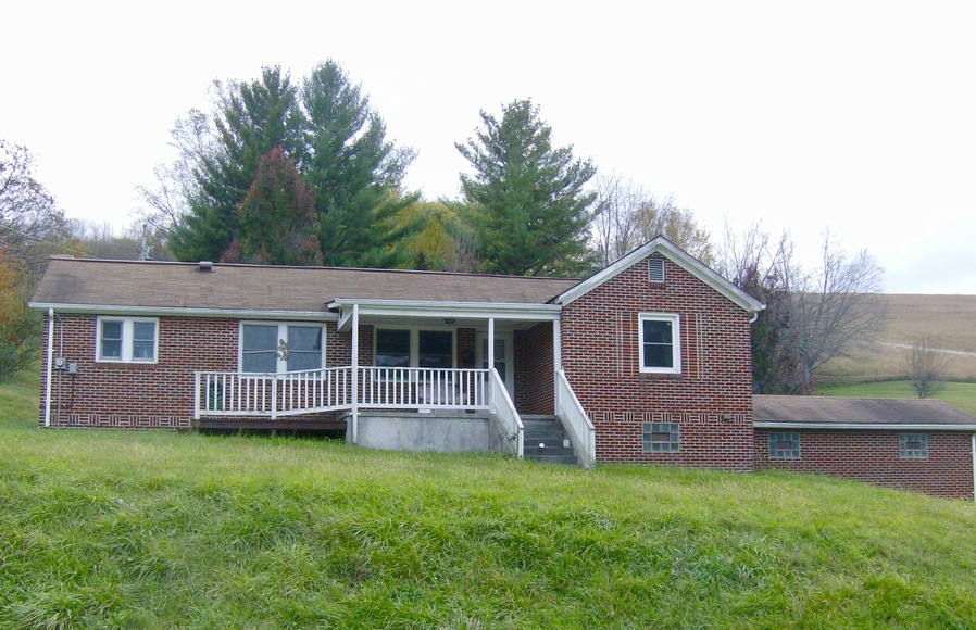 2 BR/1 BA Home on 1+/ Acre in Tazewell, VASells to the Highest ONLY BIDDING