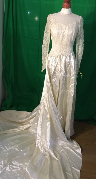 Image for Gallery/Estate, Vintage Clothing and Train Auction: 11-30-17