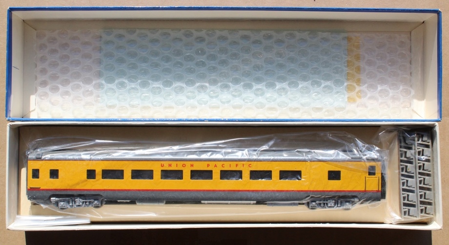 Image for Gallery/Estate, Vintage Clothing and Train Auction: 11-30-17