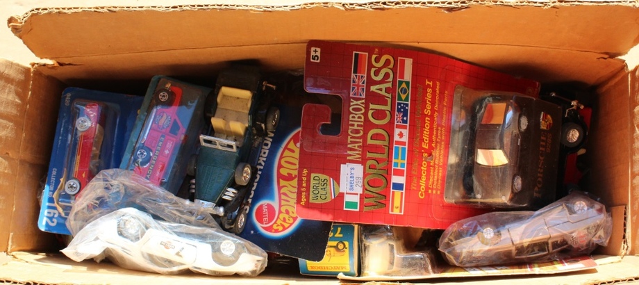 Image for Gallery/Estate, Vintage Clothing and Train Auction: 11-30-17