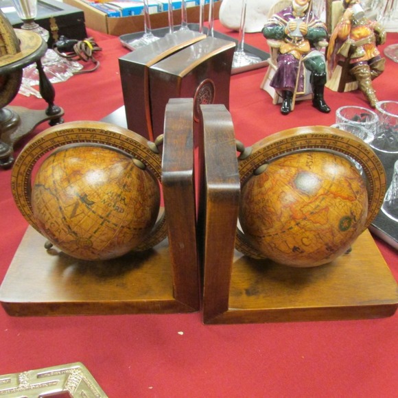 Image for Gallery/Estate, Vintage Clothing and Train Auction: 11-30-17