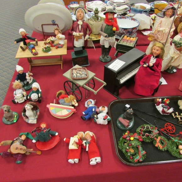 Image for Gallery/Estate, Vintage Clothing and Train Auction: 11-30-17