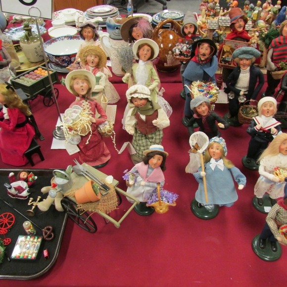 Image for Gallery/Estate, Vintage Clothing and Train Auction: 11-30-17