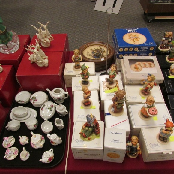 Image for Gallery/Estate, Vintage Clothing and Train Auction: 11-30-17