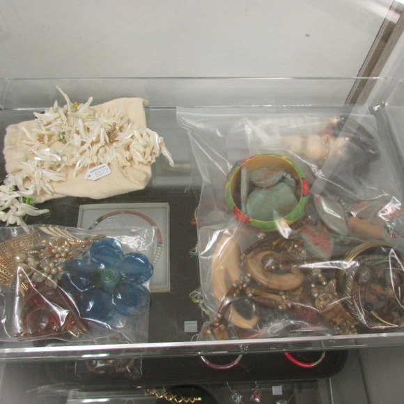 Image for Gallery/Estate, Vintage Clothing and Train Auction: 11-30-17