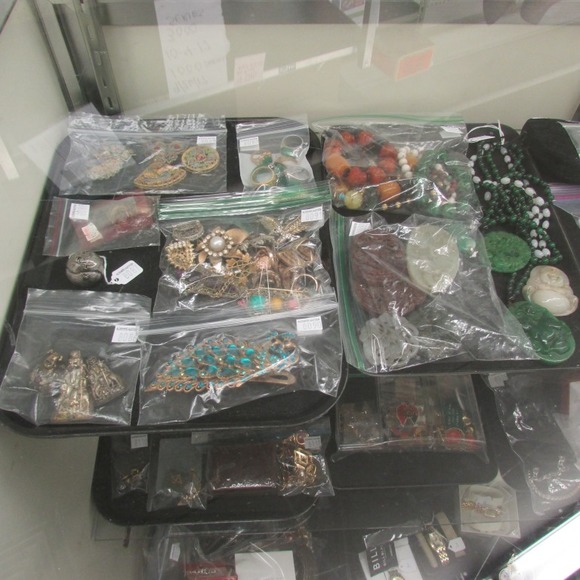 Image for Gallery/Estate, Vintage Clothing and Train Auction: 11-30-17