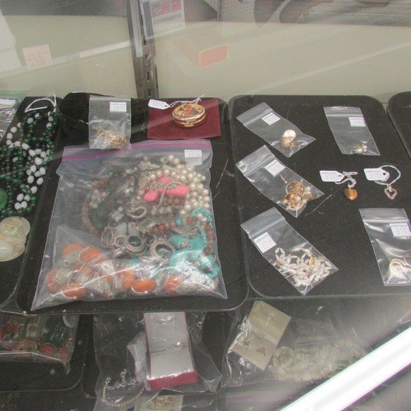 Image for Gallery/Estate, Vintage Clothing and Train Auction: 11-30-17