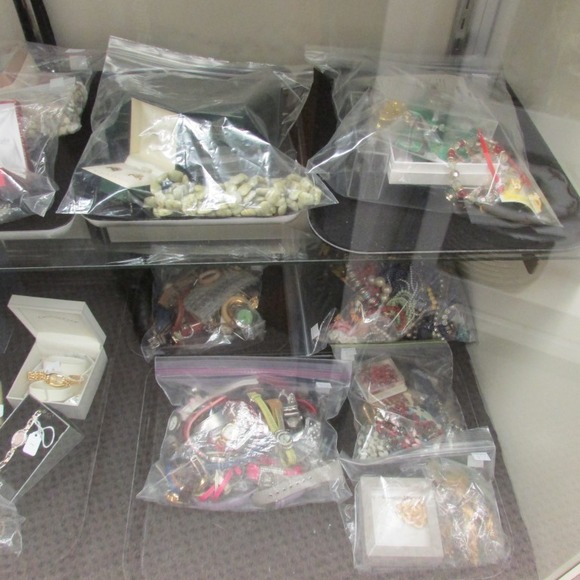 Image for Gallery/Estate, Vintage Clothing and Train Auction: 11-30-17