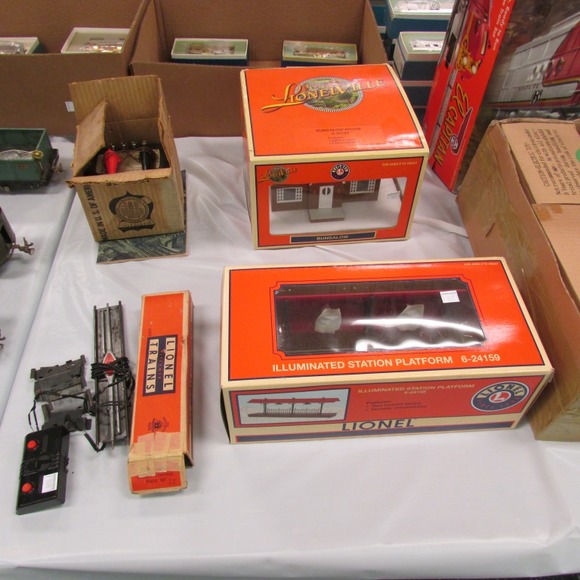 Image for Gallery/Estate, Vintage Clothing and Train Auction: 11-30-17