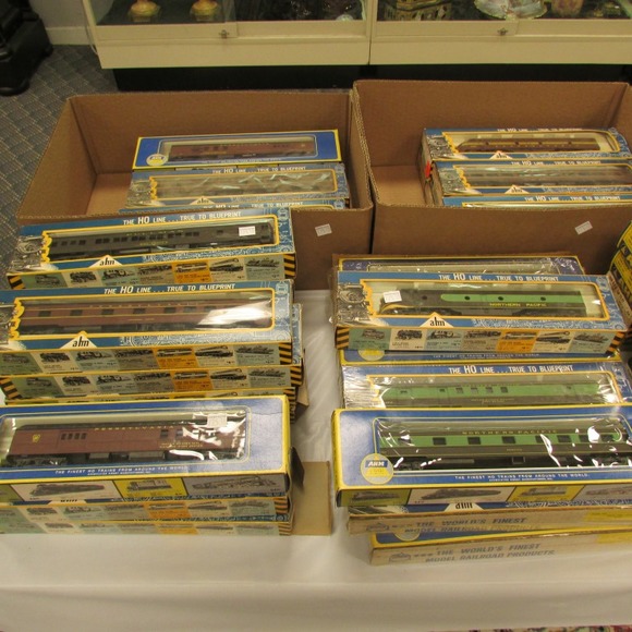 Image for Gallery/Estate, Vintage Clothing and Train Auction: 11-30-17