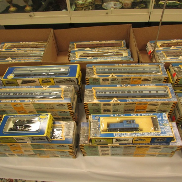 Image for Gallery/Estate, Vintage Clothing and Train Auction: 11-30-17