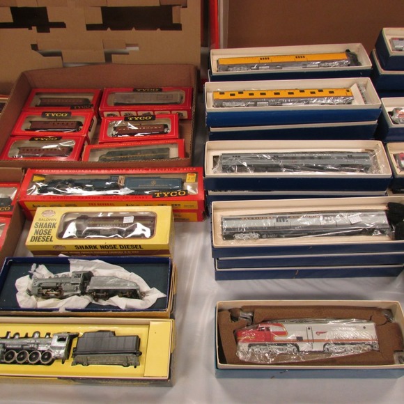 Image for Gallery/Estate, Vintage Clothing and Train Auction: 11-30-17