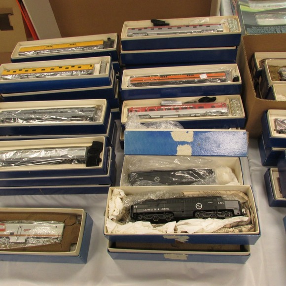 Image for Gallery/Estate, Vintage Clothing and Train Auction: 11-30-17