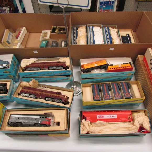 Image for Gallery/Estate, Vintage Clothing and Train Auction: 11-30-17