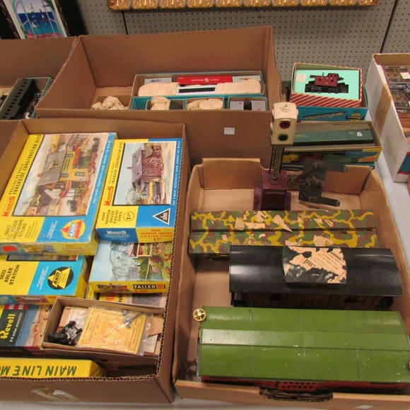 Image for Gallery/Estate, Vintage Clothing and Train Auction: 11-30-17