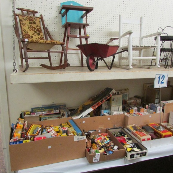 Image for Gallery/Estate, Vintage Clothing and Train Auction: 11-30-17