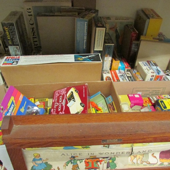 Image for Gallery/Estate, Vintage Clothing and Train Auction: 11-30-17