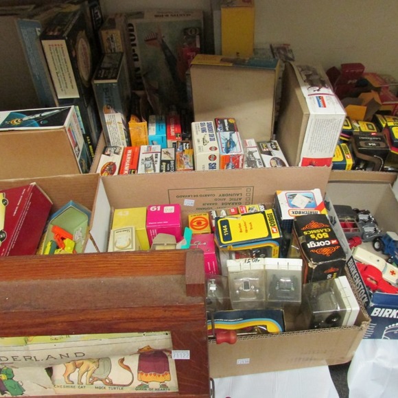 Image for Gallery/Estate, Vintage Clothing and Train Auction: 11-30-17