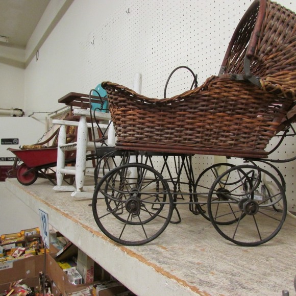 Image for Gallery/Estate, Vintage Clothing and Train Auction: 11-30-17