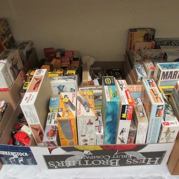 Image for Gallery/Estate, Vintage Clothing and Train Auction: 11-30-17