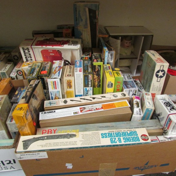 Image for Gallery/Estate, Vintage Clothing and Train Auction: 11-30-17