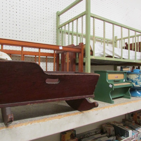 Image for Gallery/Estate, Vintage Clothing and Train Auction: 11-30-17