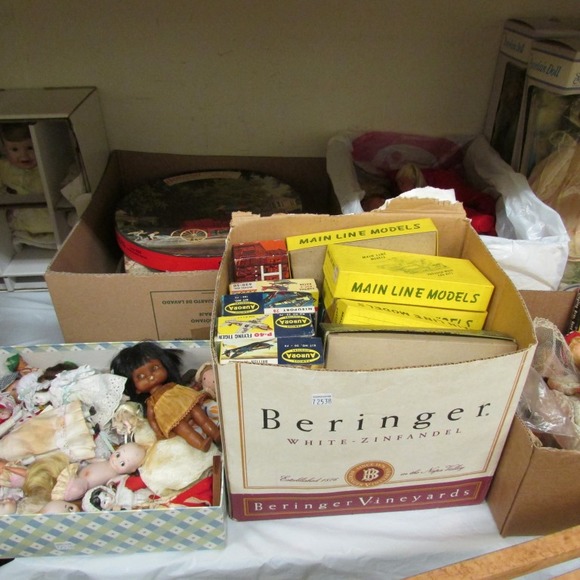 Image for Gallery/Estate, Vintage Clothing and Train Auction: 11-30-17