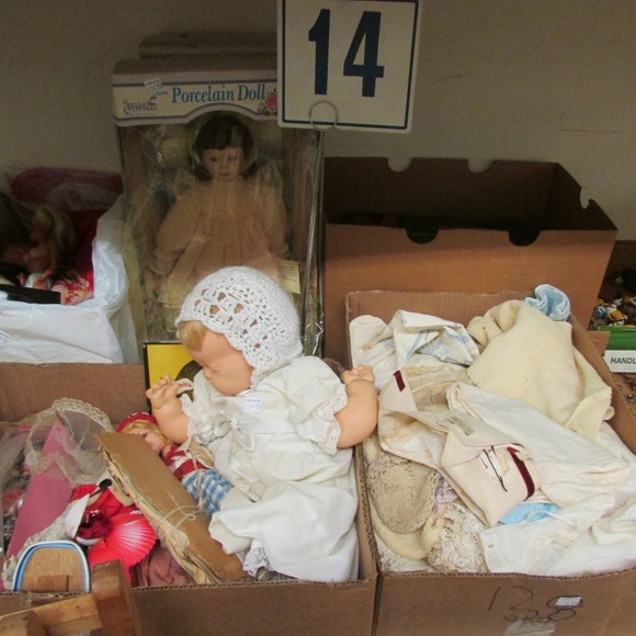 Image for Gallery/Estate, Vintage Clothing and Train Auction: 11-30-17