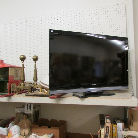 Image for Gallery/Estate, Vintage Clothing and Train Auction: 11-30-17