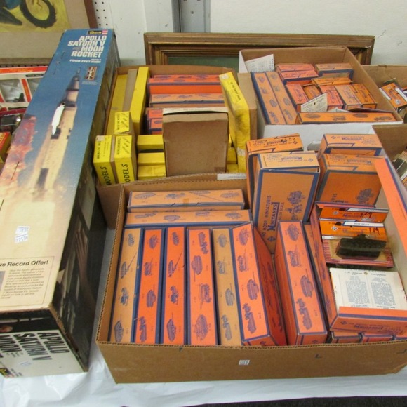 Image for Gallery/Estate, Vintage Clothing and Train Auction: 11-30-17