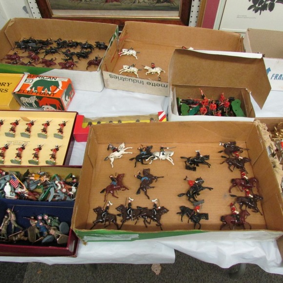 Image for Gallery/Estate, Vintage Clothing and Train Auction: 11-30-17