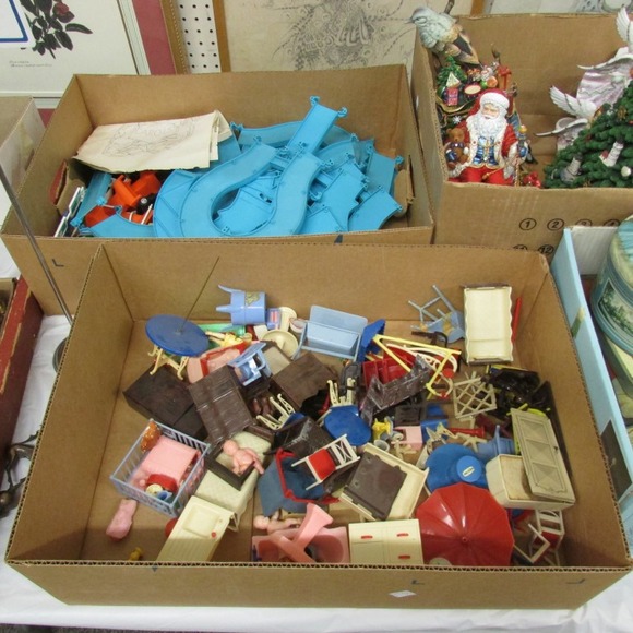 Image for Gallery/Estate, Vintage Clothing and Train Auction: 11-30-17