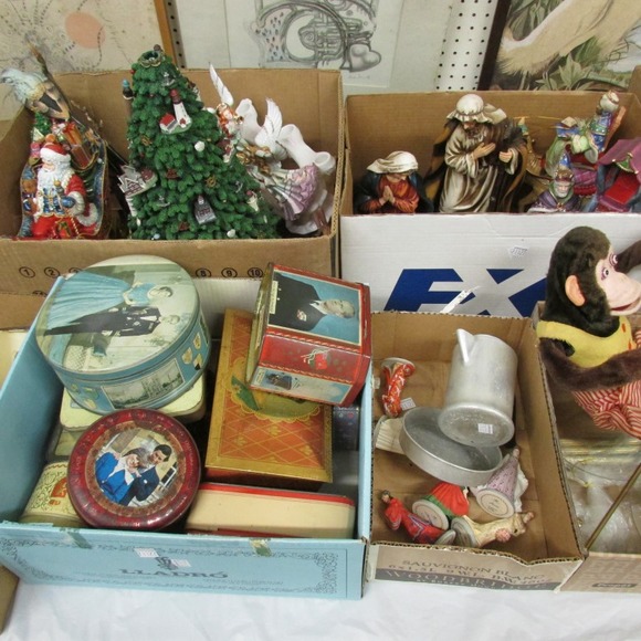 Image for Gallery/Estate, Vintage Clothing and Train Auction: 11-30-17