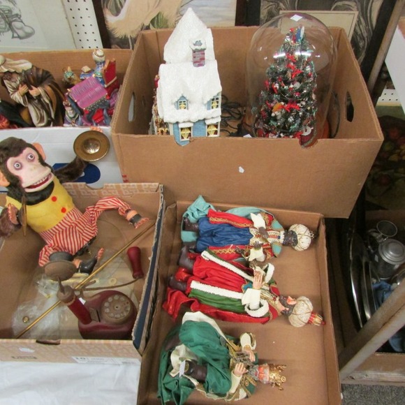 Image for Gallery/Estate, Vintage Clothing and Train Auction: 11-30-17