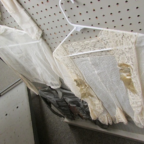 Image for Gallery/Estate, Vintage Clothing and Train Auction: 11-30-17