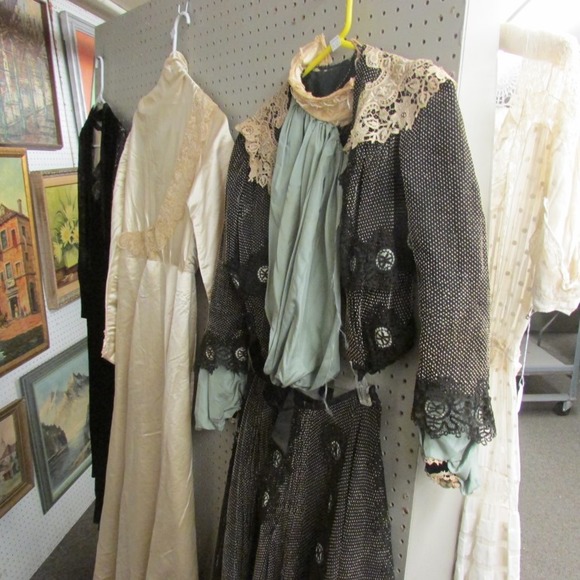 Image for Gallery/Estate, Vintage Clothing and Train Auction: 11-30-17