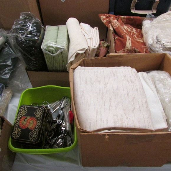 Image for Gallery/Estate, Vintage Clothing and Train Auction: 11-30-17