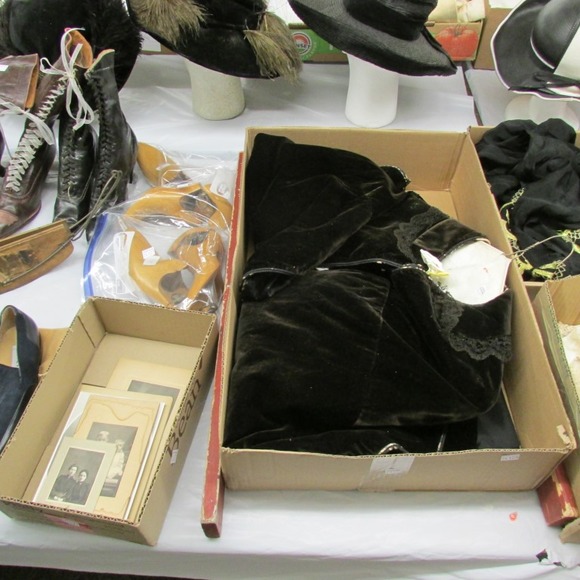 Image for Gallery/Estate, Vintage Clothing and Train Auction: 11-30-17