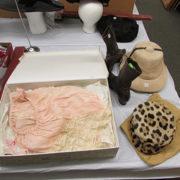 Image for Gallery/Estate, Vintage Clothing and Train Auction: 11-30-17