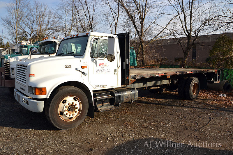 1998 International 4700 DT466E Flatbed w/ Liftgate