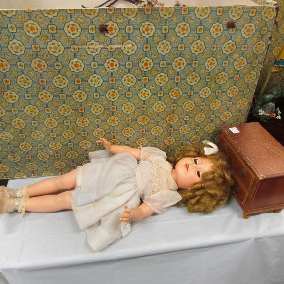 Image for Gallery/Estate and Doll Auction: 1-18-18