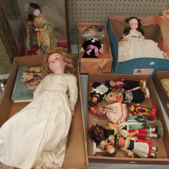 Image for Gallery/Estate and Doll Auction: 1-18-18