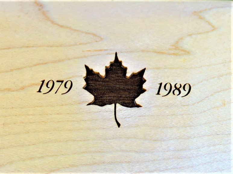 Image for GOLD PLATINUM SILVER CANADIAN COMMEMORATIVE MAPLE LEAF 1989