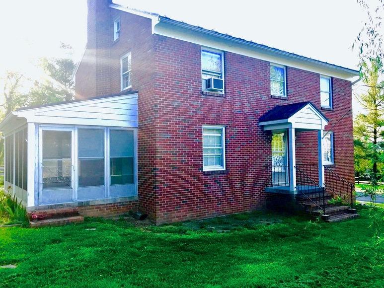 Image for 3 BR/1.5 BA Brick Home w/2 Car Garage on Spacious Lot Just off Main St. in the Town of Purcellville, VA (Loudoun County)