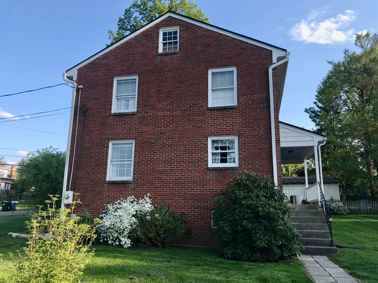Image for 3 BR/1.5 BA Brick Home w/2 Car Garage on Spacious Lot Just off Main St. in the Town of Purcellville, VA (Loudoun County)